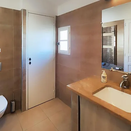 Feriehus Stunning In Saint-laurent-de-la-ca